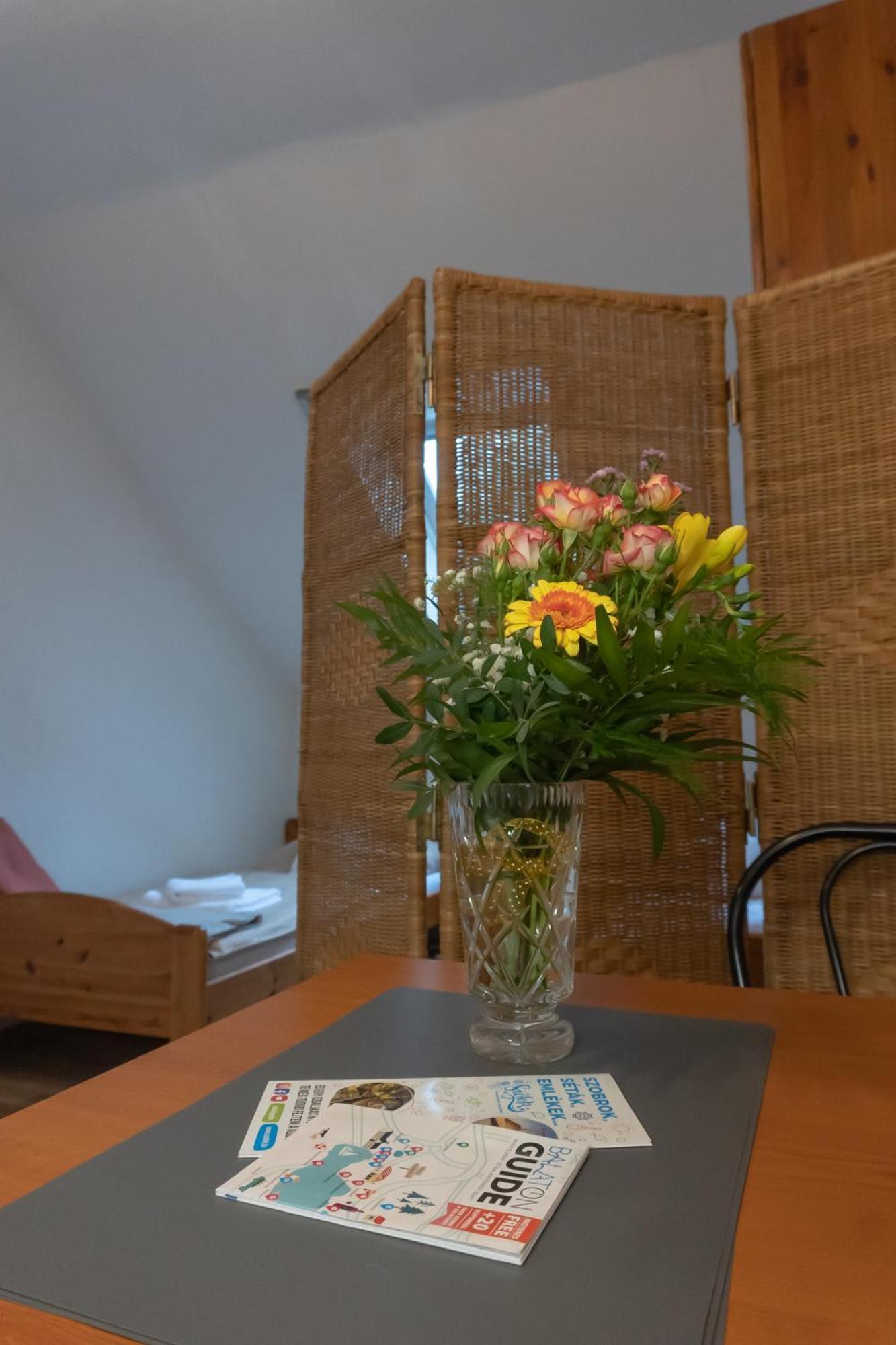 Rent A Scooter Vendeghaz Apartment Zamardi Bagian luar foto